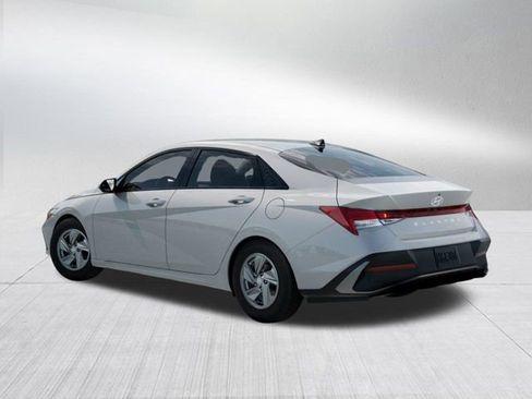 New 2026 Hyundai Elantra SE FWD image 5