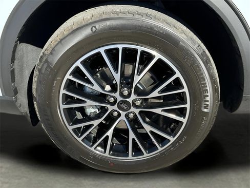 Certified 2026 Ford Escape SE image 24