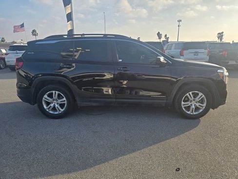 Used 2022 GMC Terrain SLE w/ Driver Convenience Package image 4