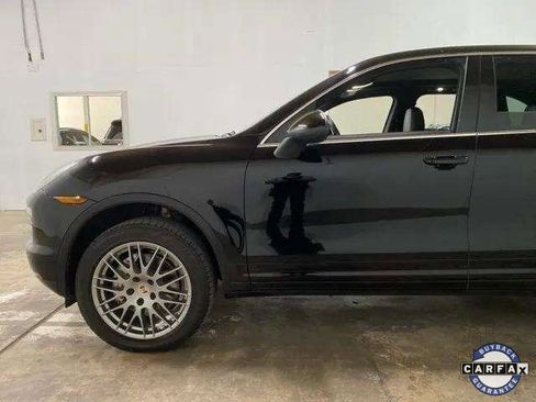 Used 2014 Porsche Cayenne S image 96