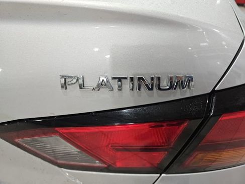 Certified 2019 Nissan Altima 2.5 Platinum image 12