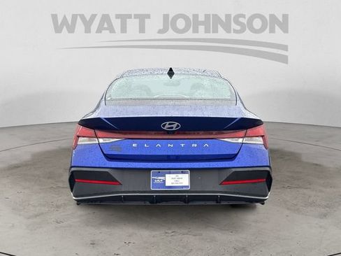 Used 2024 Hyundai Elantra SEL FWD image 4