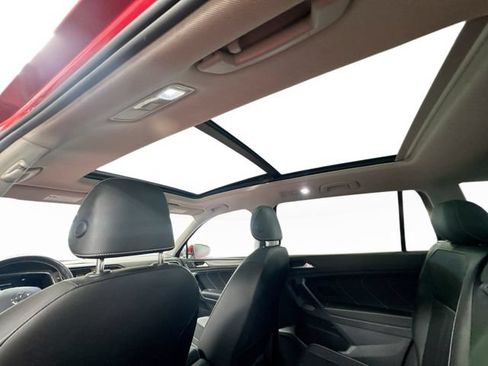 Certified 2023 Volkswagen Tiguan SE w/ Panoramic Sunroof Package FWD image 17