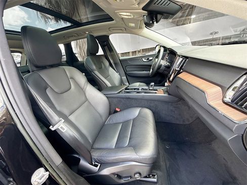 Used 2023 Volvo XC60 B5 Plus image 33