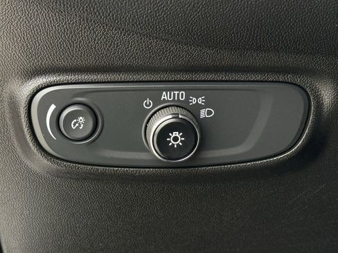 Used 2022 Chevrolet Equinox LS w/ LS Convenience Package FWD image 19
