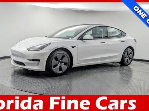 Used 2023 Tesla Model 3 Standard Range image 1