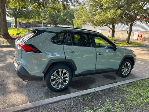 Used 2019 Toyota RAV4 XLE Premium FWD image 6
