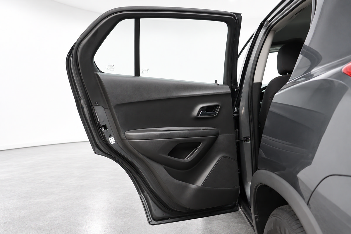 Used 2019 Chevrolet Trax LS FWD image 16