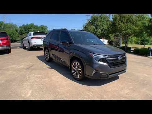 Used 2025 Subaru Forester Touring AWD/4WD image 2