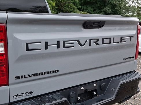 Used 2024 Chevrolet Silverado 1500 Custom Trail Boss w/ Dark Appearance Package AWD/4WD image 10