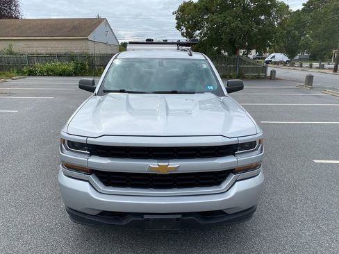 Used 2018 Chevrolet Silverado 1500 Custom w/ Custom Value Package image 3