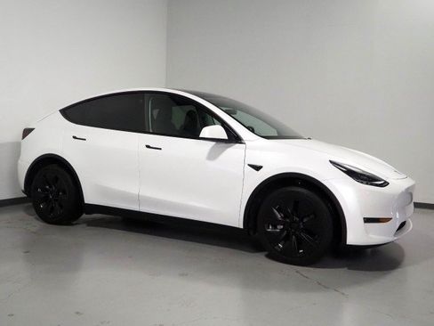 Used 2023 Tesla Model Y Long Range AWD/4WD image 1