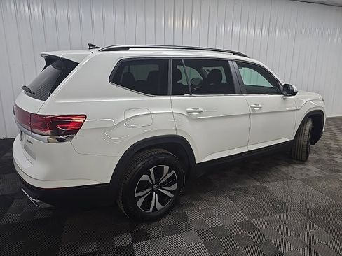 Used 2024 Volkswagen Atlas SE image 3