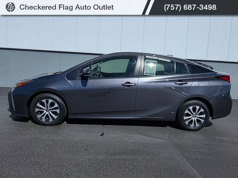 Used 2022 Toyota Prius XLE image 3