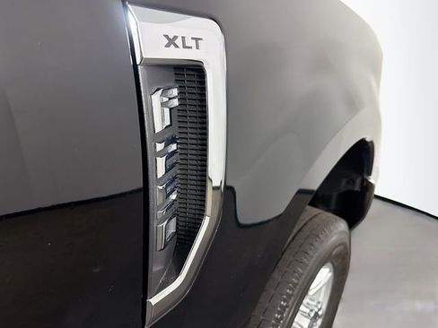 Used 2017 Ford F250 XLT w/ Snow Plow Prep Package image 28