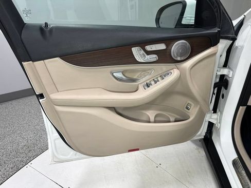 Used 2020 Mercedes-Benz GLC 300 4MATIC image 12