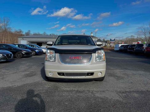 Used 2014 GMC Yukon Denali image 3