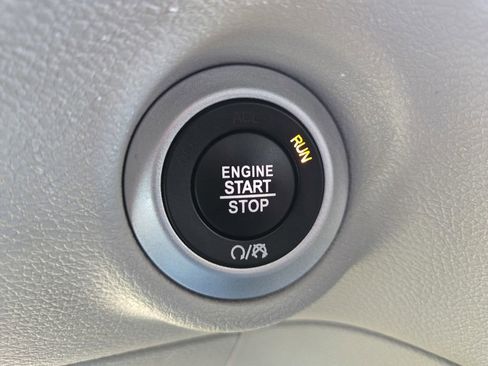 Used 2022 Chrysler Pacifica Touring-L FWD image 31