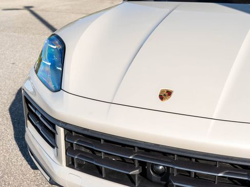 Certified 2024 Porsche Cayenne image 18
