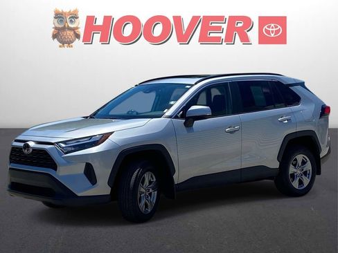 Used 2025 Toyota RAV4 XLE w/ Convenience Package FWD image 5