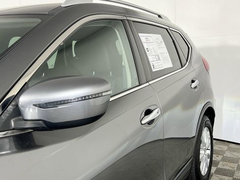Used 2019 Nissan Rogue SV image 12