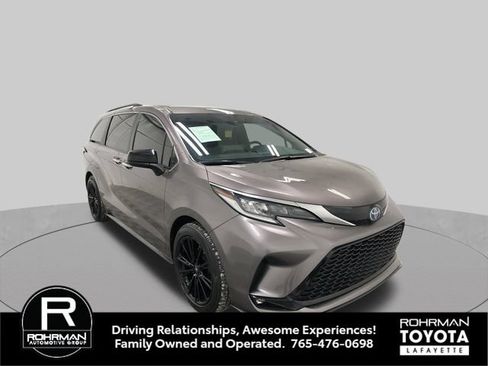 Used 2022 Toyota Sienna XSE w/ XSE Plus Package AWD/4WD image 10