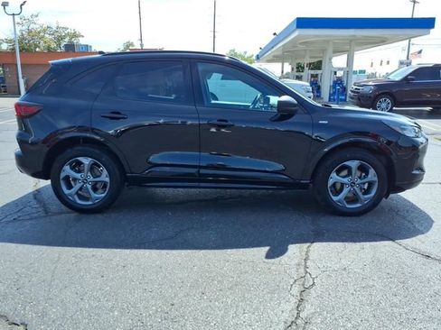 Used 2024 Ford Escape ST-Line w/ Tech Pack #1 AWD/4WD image 9