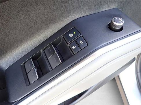 Used 2021 Toyota Highlander Limited image 17