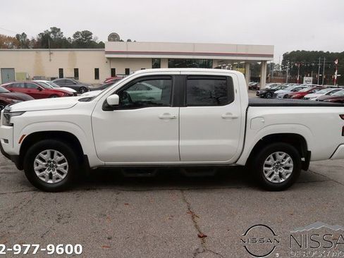 Used 2022 Nissan Frontier SV w/ Technology Package image 4