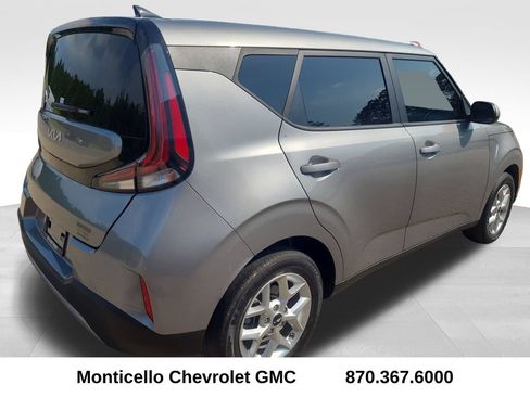 Used 2025 Kia Soul LX w/ LX Technology Package FWD image 7
