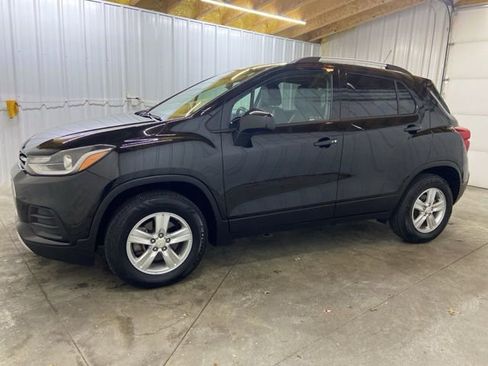 Used 2022 Chevrolet Trax LT w/ LT Convenience Package AWD/4WD image 4