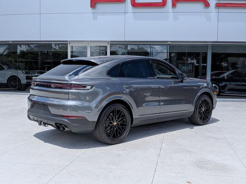 Certified 2025 Porsche Cayenne Coupe AWD/4WD image 9