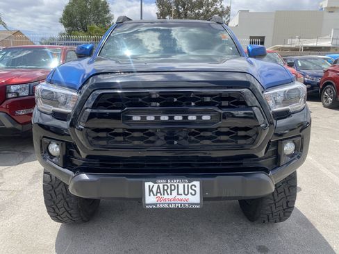 Used 2017 Toyota Tacoma TRD Off-Road AWD/4WD image 3