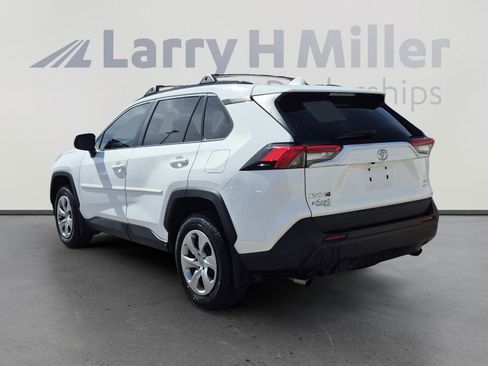 Certified 2021 Toyota RAV4 LE AWD/4WD image 3