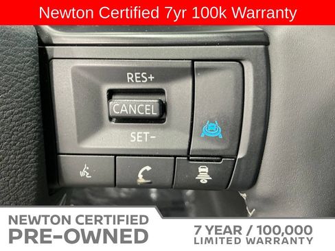 Used 2025 Nissan Rogue SV FWD image 32