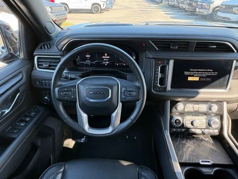 Used 2024 GMC Yukon XL Denali AWD/4WD image 15