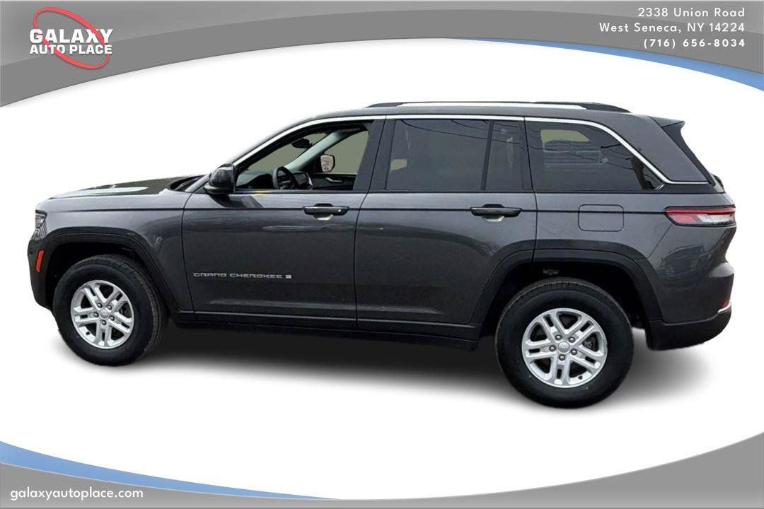 Used 2023 Jeep Grand Cherokee Laredo w/ Luxury Tech Group I AWD/4WD image 8