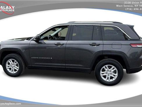 Used 2023 Jeep Grand Cherokee Laredo w/ Luxury Tech Group I AWD/4WD image 8