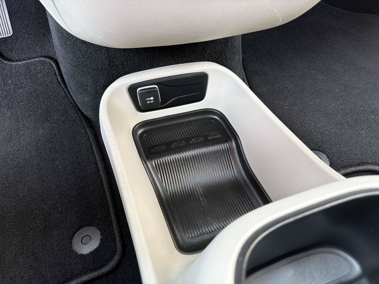 Used 2023 Chrysler Pacifica Touring-L FWD image 31