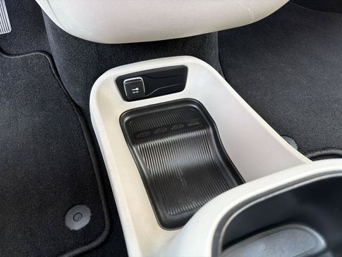 Used 2023 Chrysler Pacifica Touring-L FWD image 31