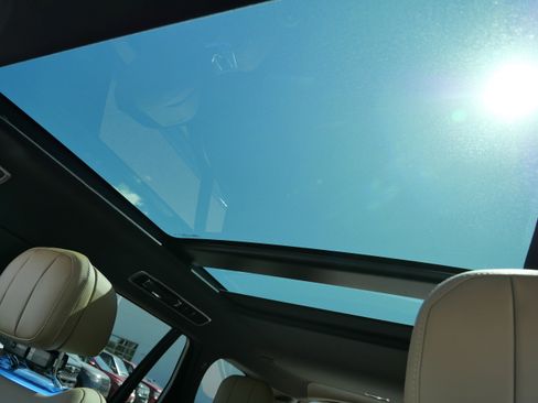 New 2026 Land Rover Range Rover Long Wheelbase SE AWD/4WD image 9
