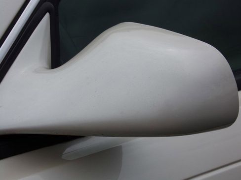 Used 2001 Lincoln Continental image 17