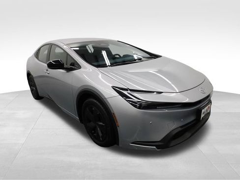 Used 2024 Toyota Prius Limited image 2