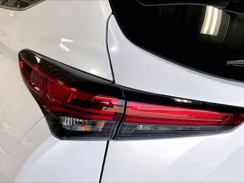 Used 2023 Toyota Highlander XLE AWD/4WD image 34