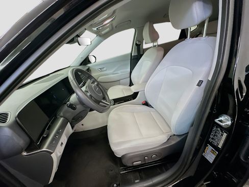 Used 2025 Hyundai Kona SEL image 13