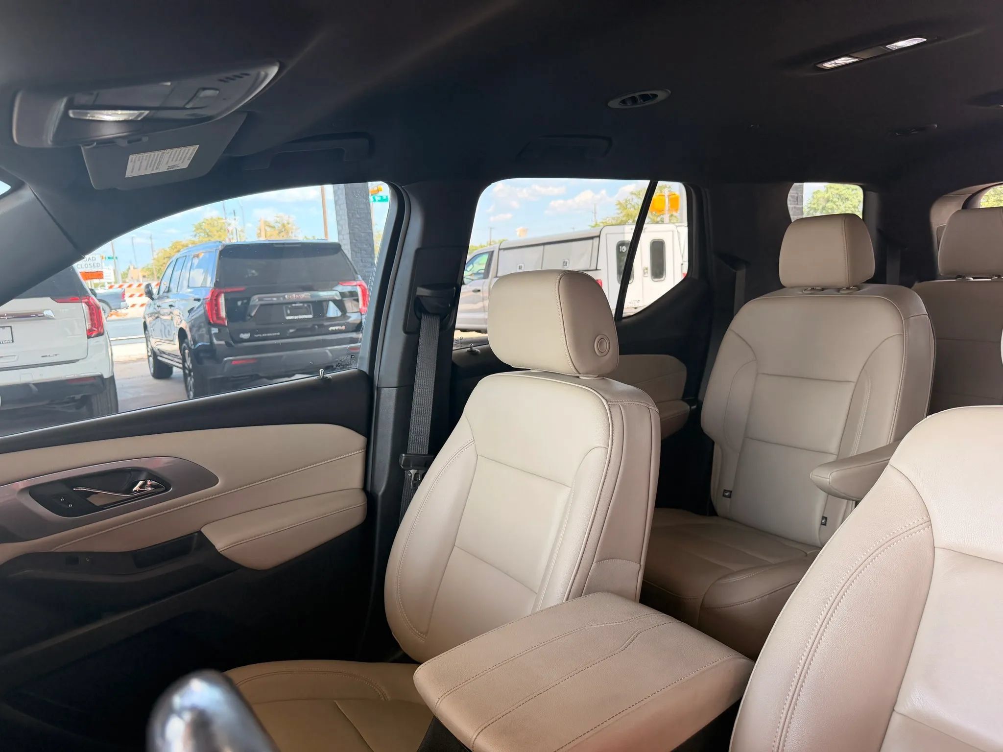 Used 2022 Chevrolet Traverse LT w/ LT Premium Package FWD image 14