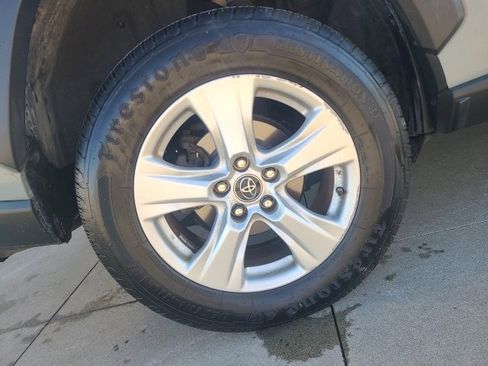 Used 2019 Toyota RAV4 XLE image 10