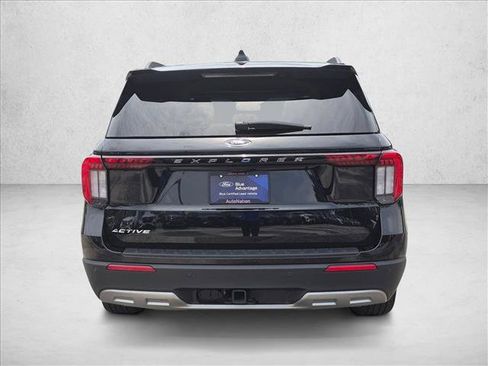 Certified 2025 Ford Explorer Active w/ Active Comfort Package RWD image 6