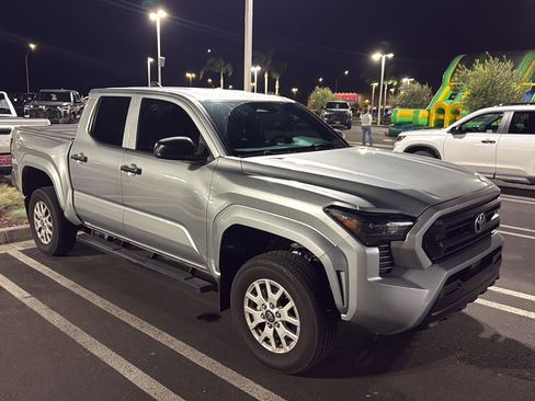 Used 2024 Toyota Tacoma SR image 4