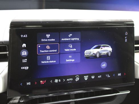 Used 2025 Lincoln Nautilus Premier AWD/4WD image 12